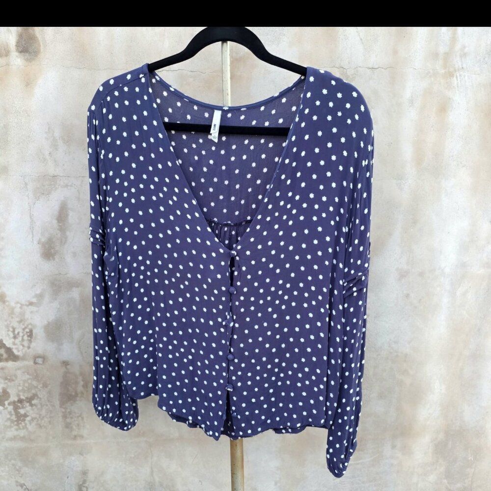 Amuse Society navy blouse with small white daisys